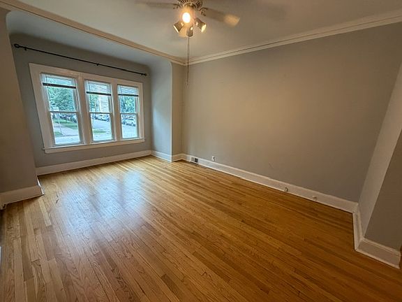 3rd image of 1901 W Belle Plaine Ave #1F