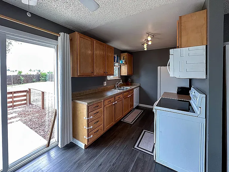 2020 Farnsworth Dr — Photo 4