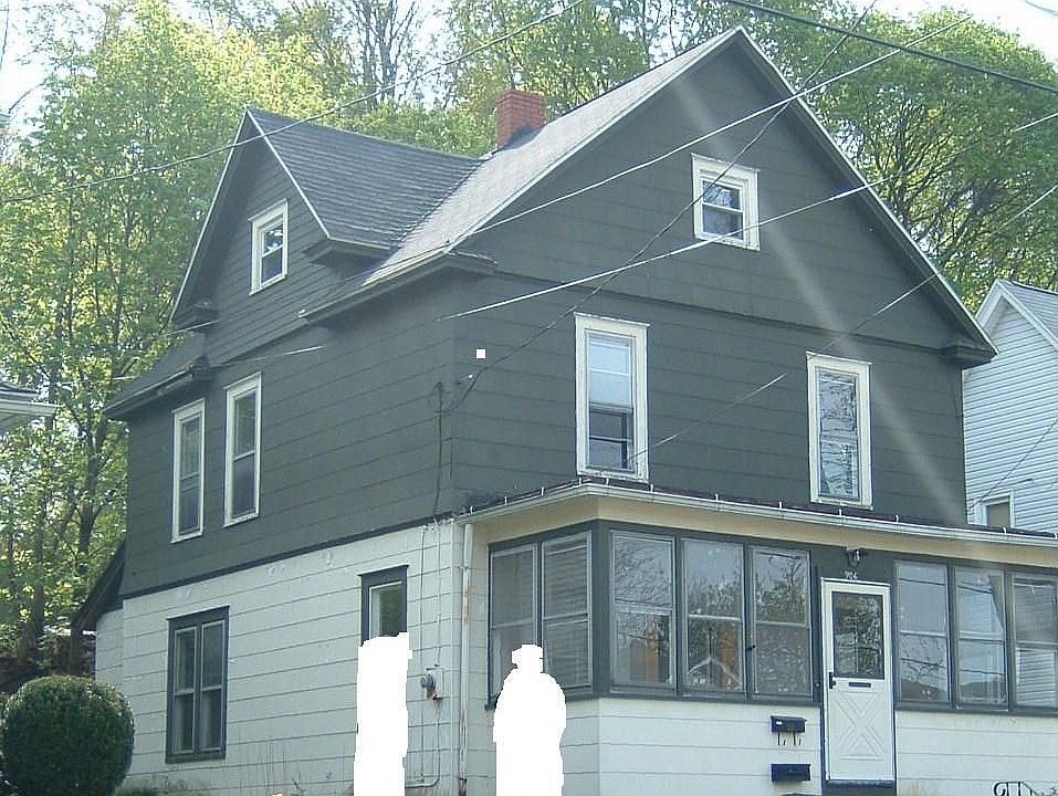 Front view of property