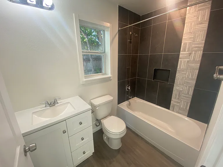 1502 Menchaca St — Photo 3