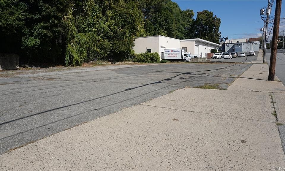 2nd image of 76 Fowler St #80