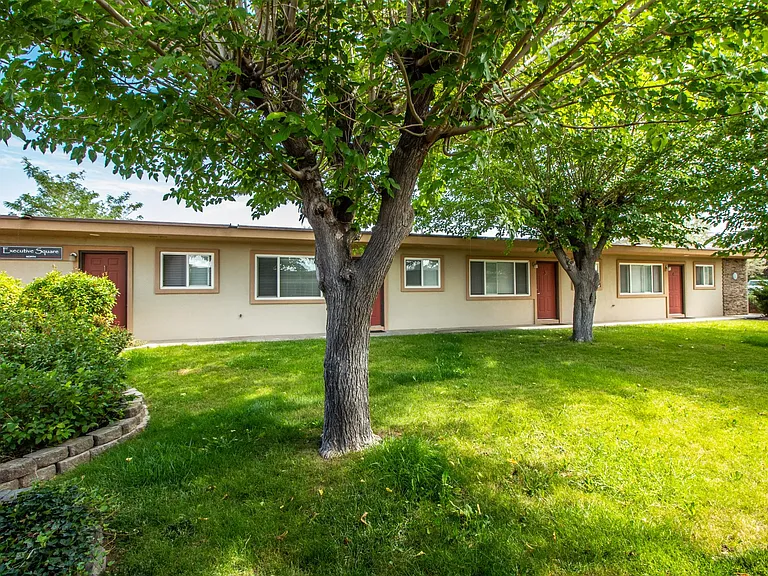 2704 N Dustin Ave — Photo 3