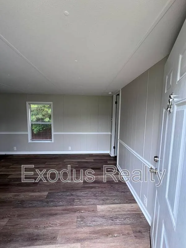 2 bed, 1.0 bath, $1,100 — Photo 3