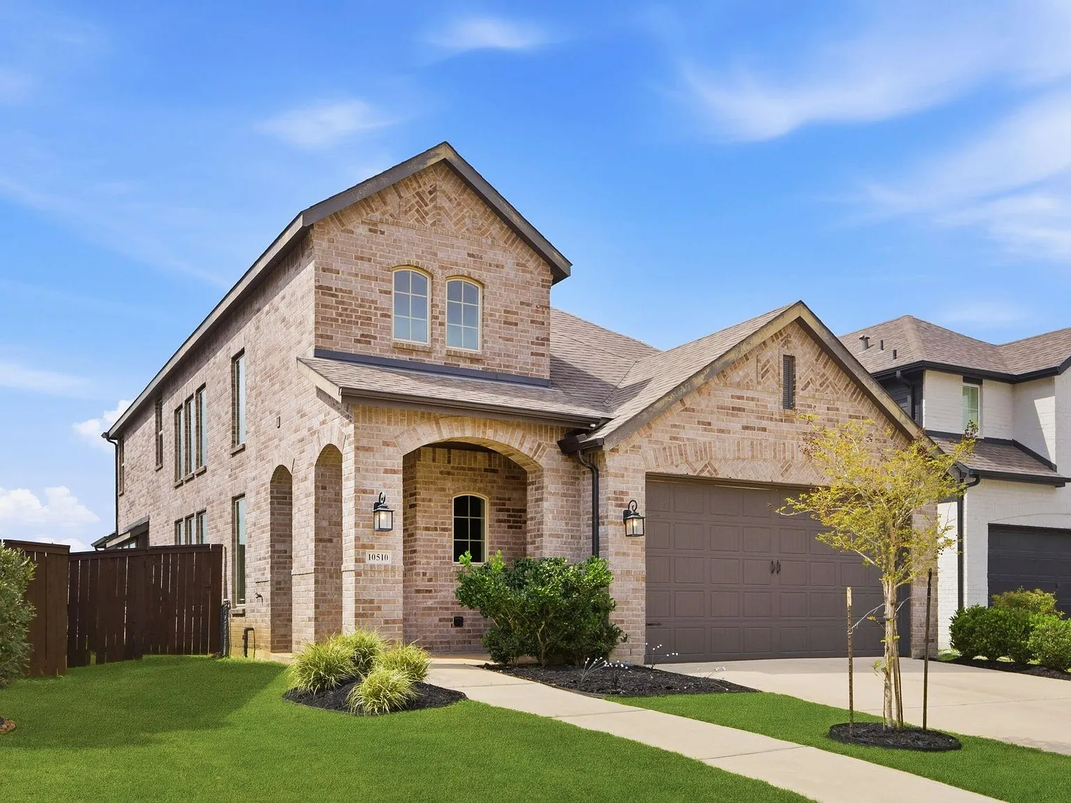 4 bed, 2.5 bath, 2356 sqft, $3,000 — Photo 1
