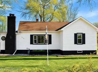 3261 Keewahdin Rd, Fort Gratiot, MI 48059