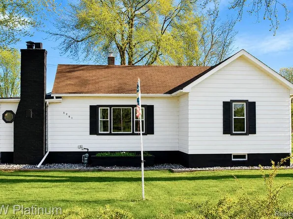 3261 Keewahdin Rd, Fort Gratiot, MI 48059