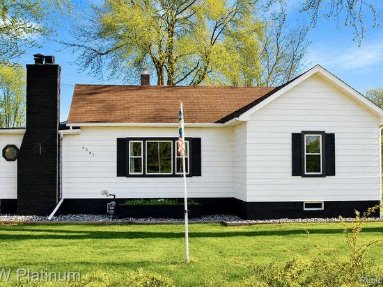 3261 Keewahdin Rd, Fort Gratiot, MI 48059