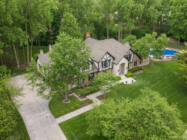 2455 Persimmon Dr, St Charles, IL 60174