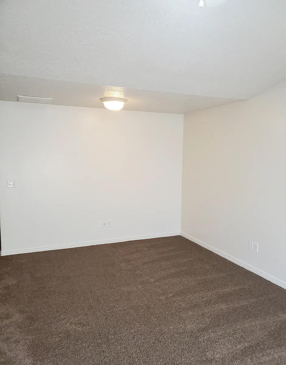 Building Photo - 4851 S 250 W #1