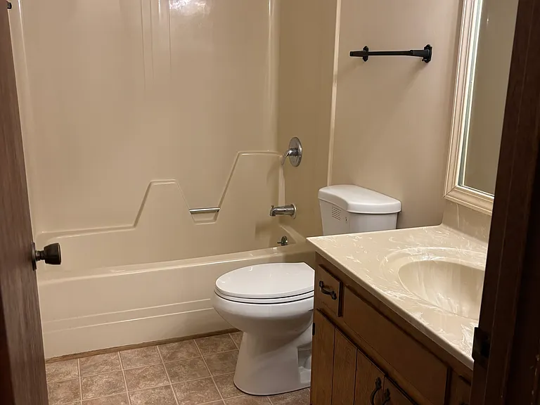 113 Goldenview Ln — Photo 9
