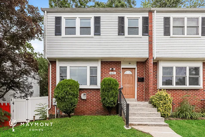6121 Fairwood Ave