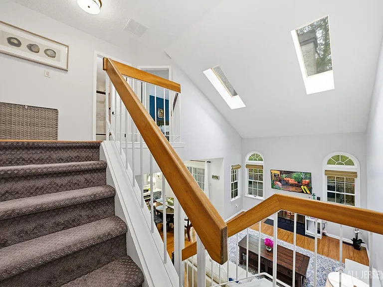 3 Dorchester Dr — Photo 33