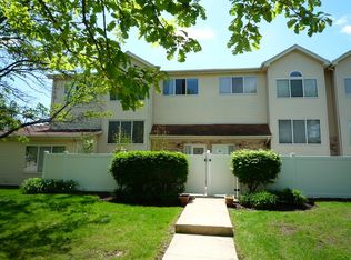 452 Park Ridge Ln #1, Aurora, IL 60504