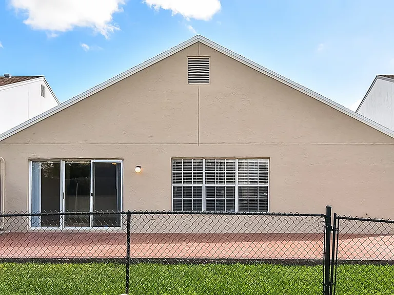 22457 Middletown Dr — Photo 15
