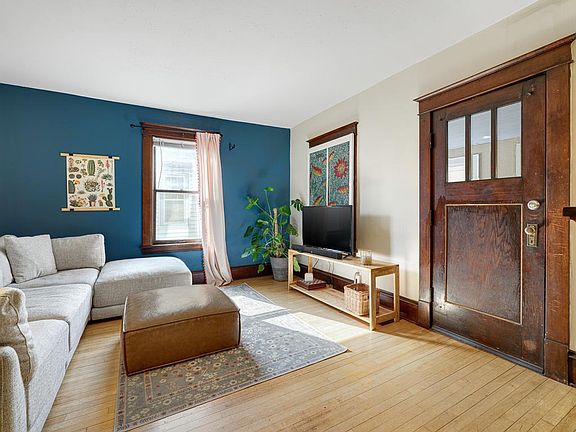 2nd image of 2649 Longfellow Ave