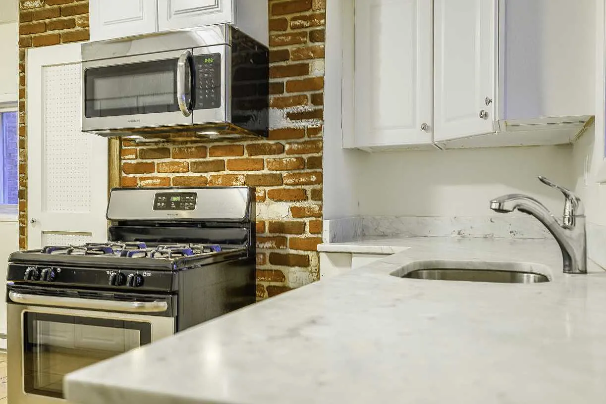 4 bed, $3,200 — Photo 1