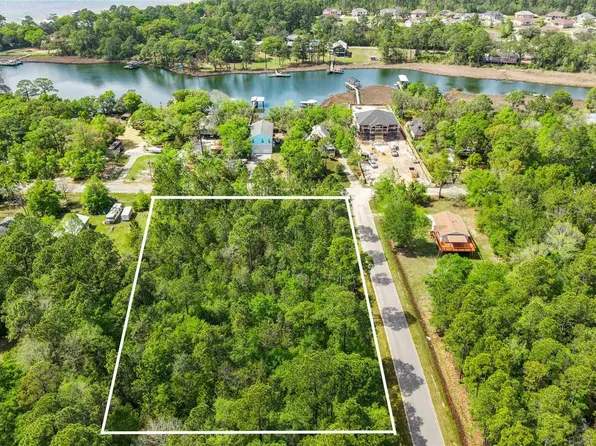 Tanbark Dr, Milton, FL 32583