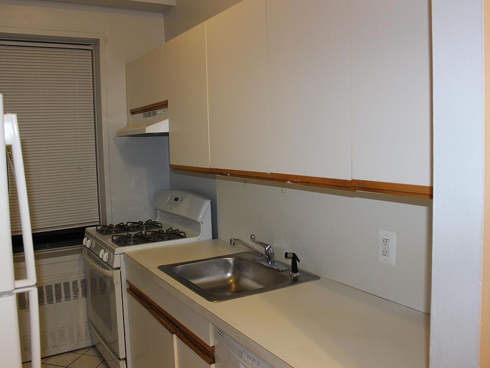 2nd image of 1 Remsen Rd APT 1J