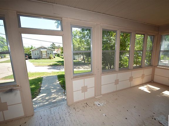 2nd image of 2743 Adel St