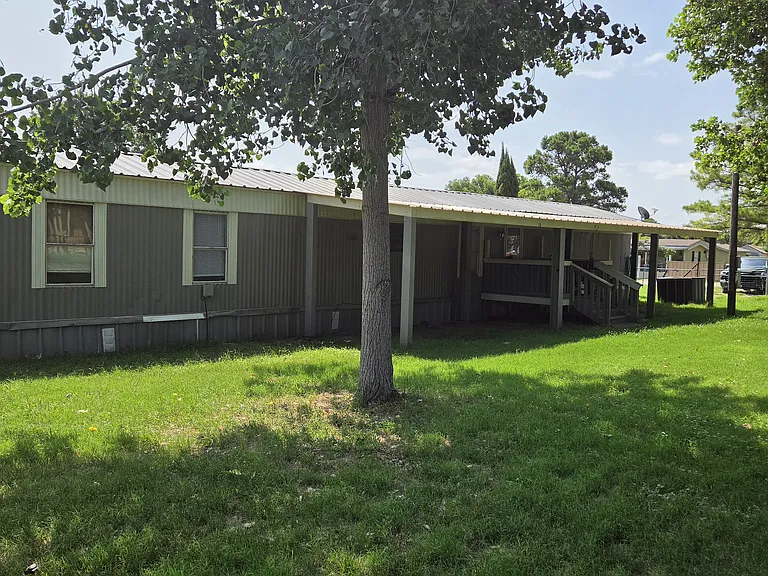 1545 Swan Ct — Photo 3