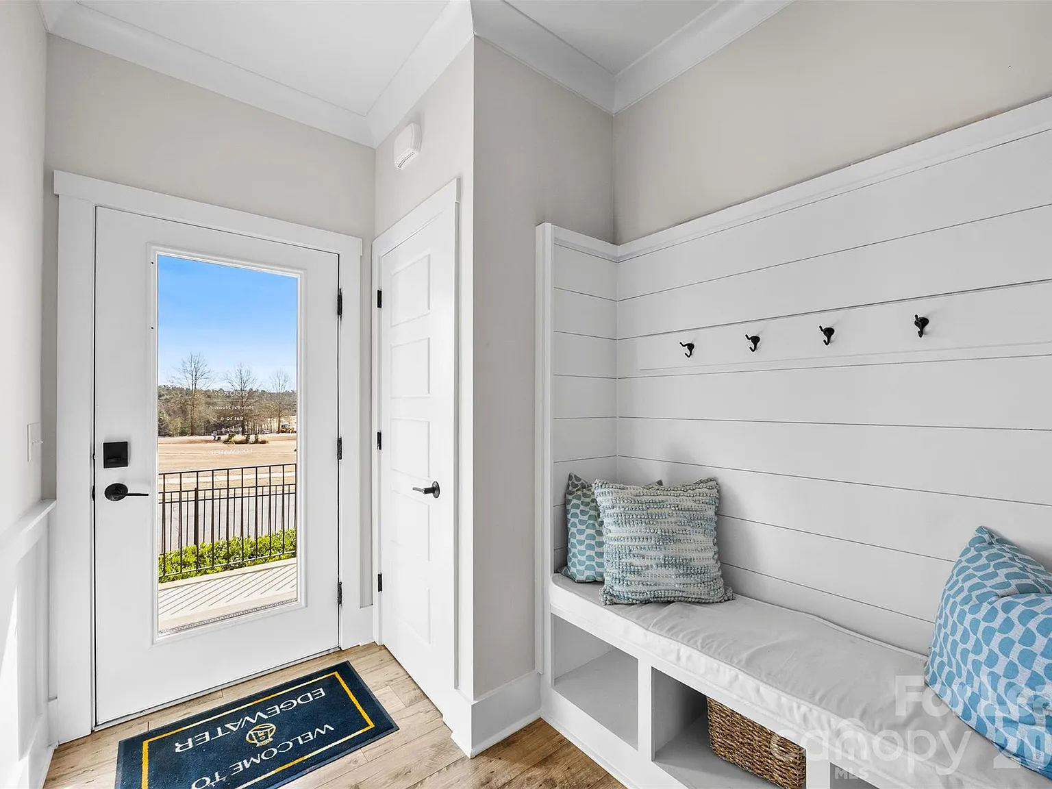3 bed, 2.0 bath, 1398 sqft, $2,200 — Photo 3
