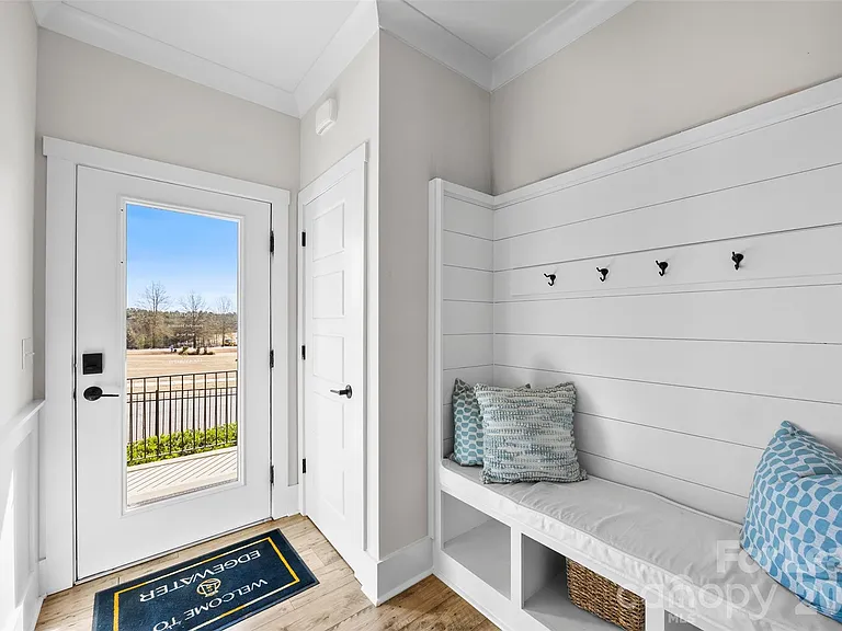 21216 Sanctuary Dr — Photo 3