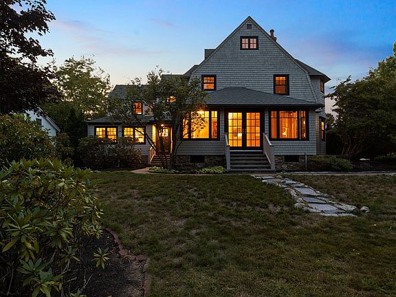 4th image of 425 York Street
