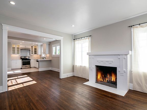 2nd image of 824 E Figueroa St