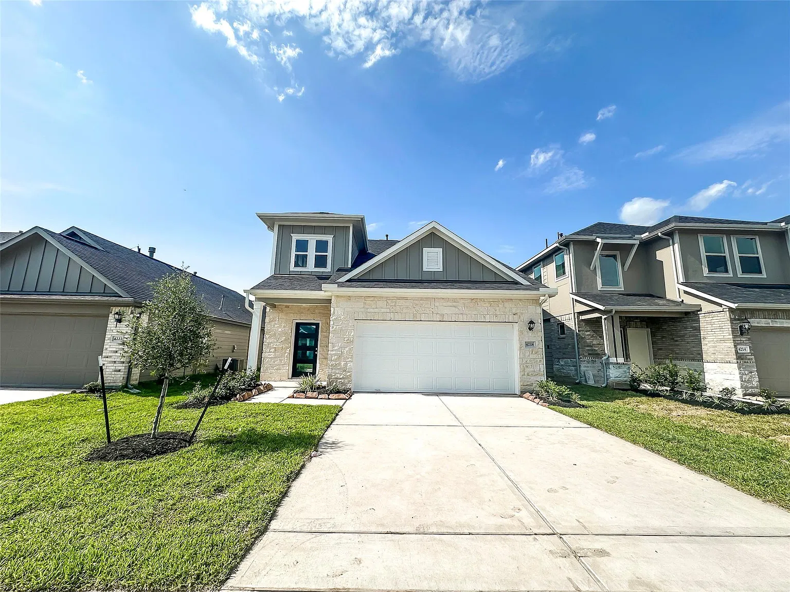 4 bed, 2.5 bath, 2397 sqft, $2,400 — Photo 1