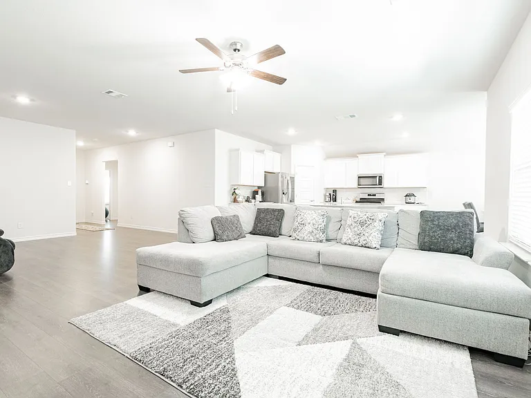 555 Delaware Rd — Photo 5