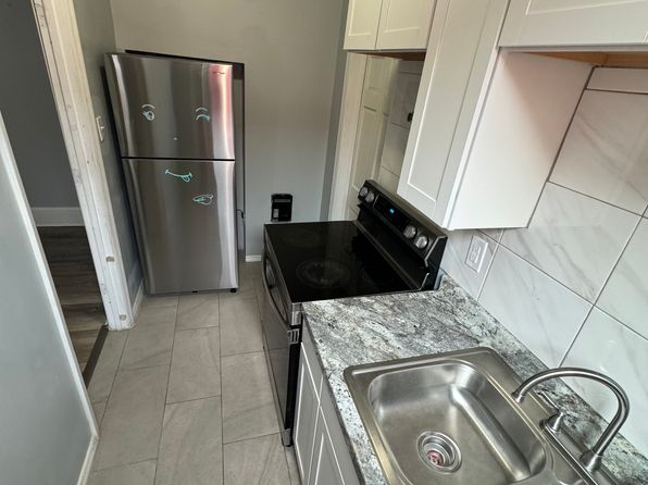 229 S 6th St APT 3