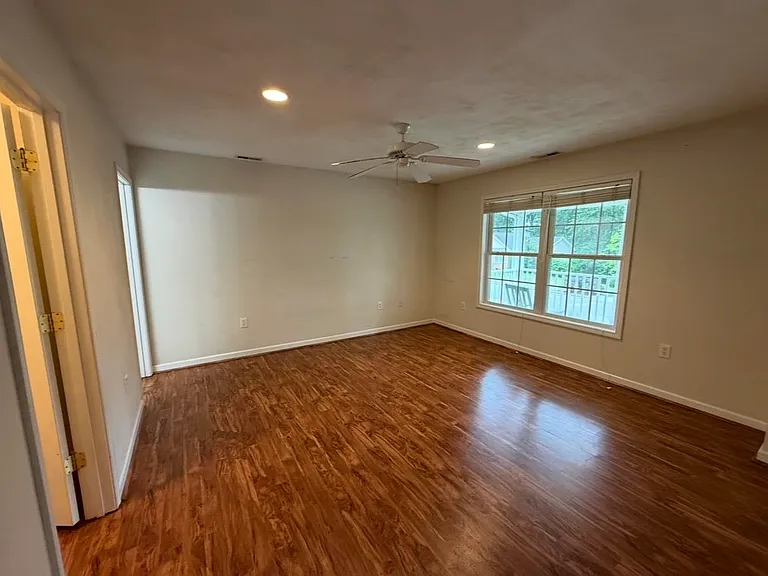 1410 Ashford Ct — Photo 10