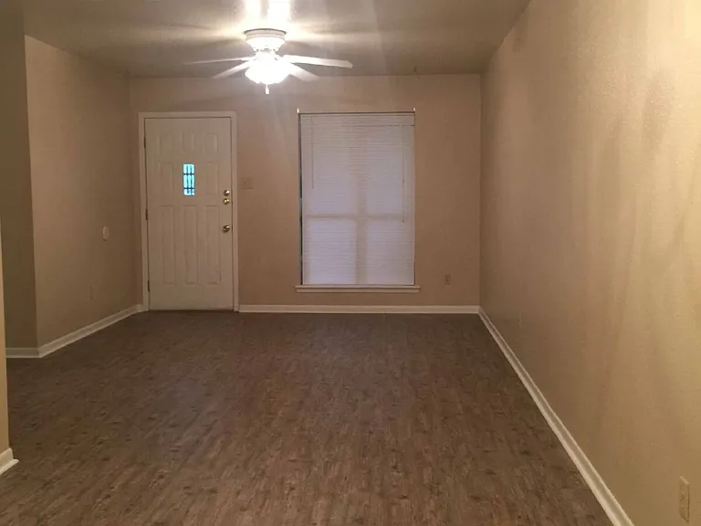 107 Willow Ln #A — Photo 3