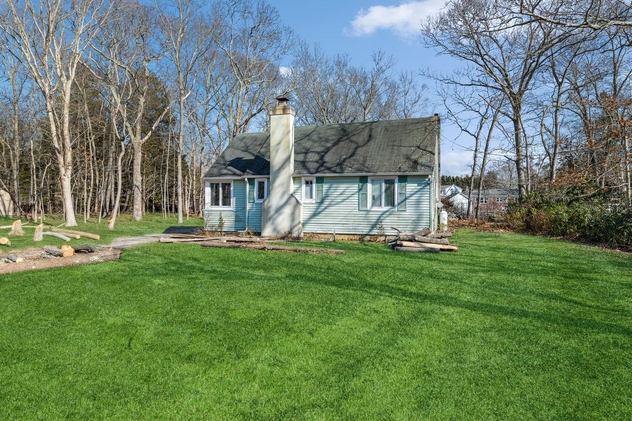 77 Turtle Cove Dr, Southampton, NY 11968 Out East