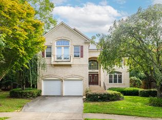 9304 Wildoak Dr, Bethesda, MD 20814
