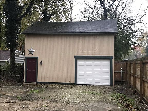 2nd image of 333 Hayes St