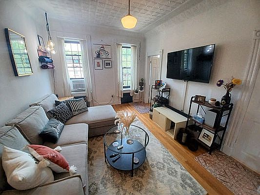 3rd image of 596 Carroll St Floor 3