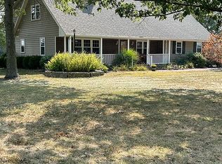 3049 SW 45th St, Topeka, KS 66610