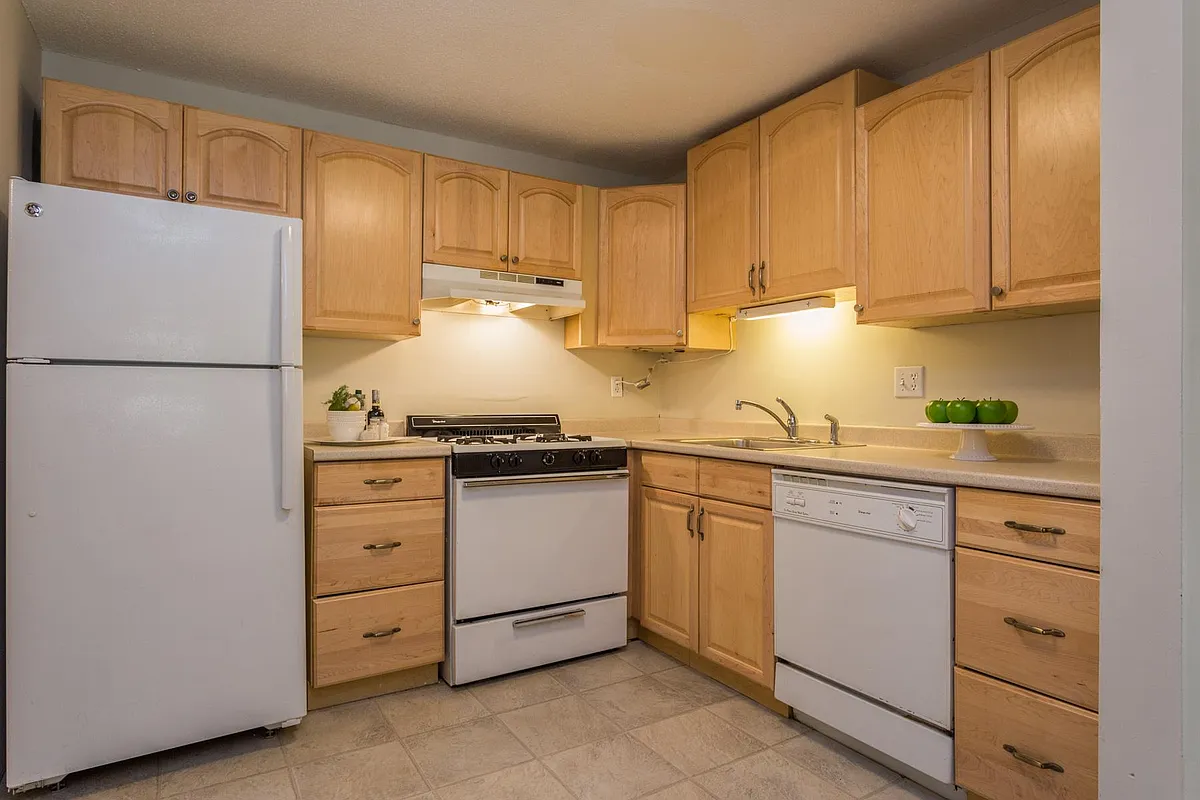Building Photo - 4 Brookside Dr #7