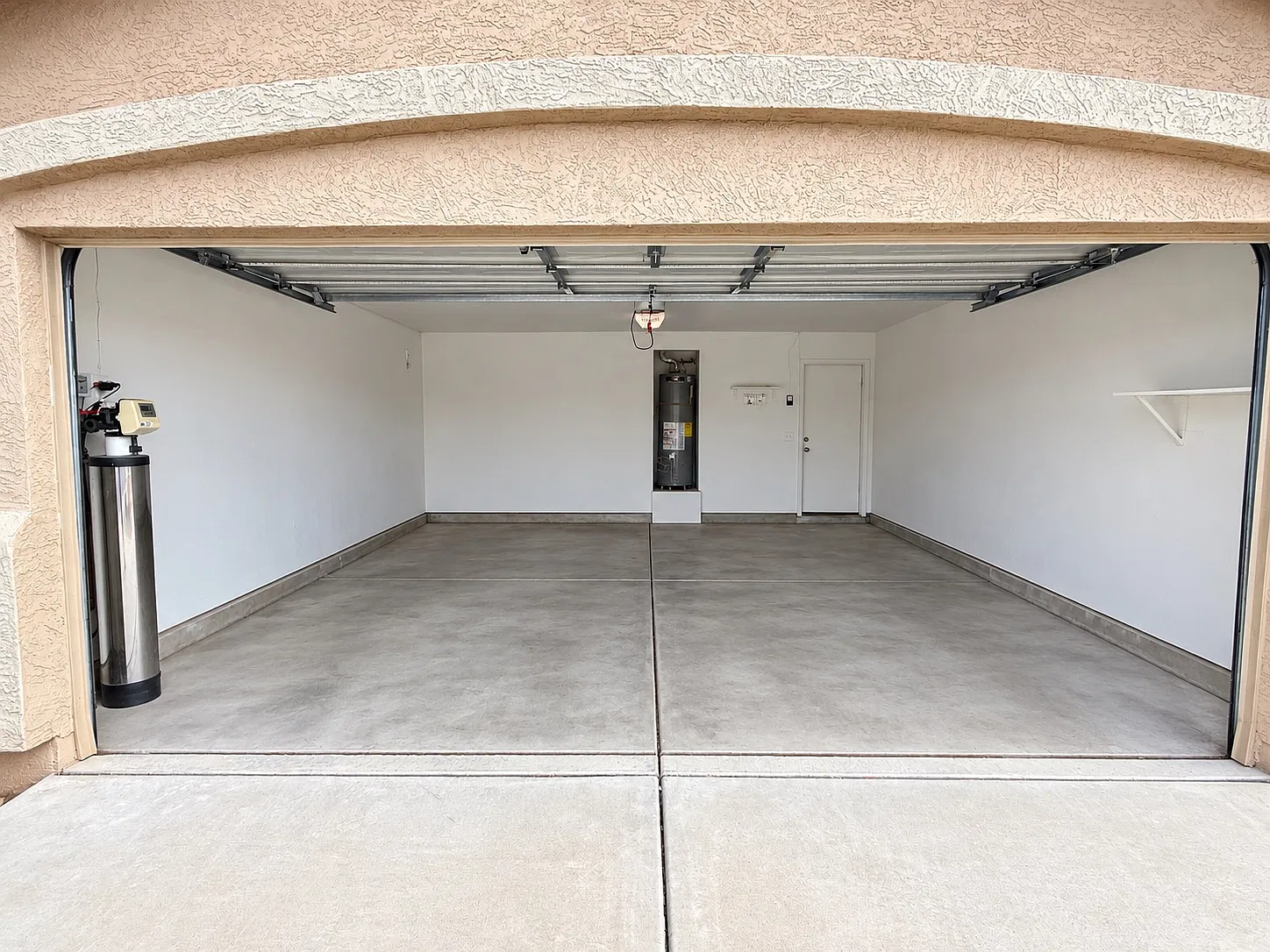 3 bed, 1195 sqft, $1,950 — Photo 3
