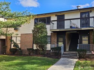 1028 Cricket Ln, Woodbridge, NJ
