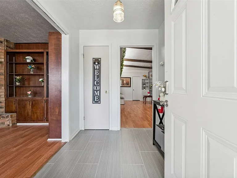 1004 Dominik Dr — Photo 5