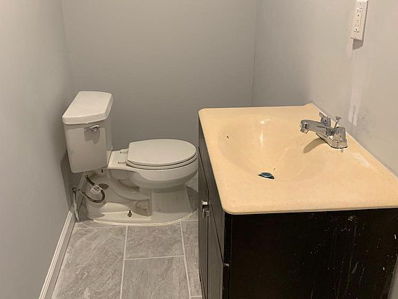 4th image of 1414 S 52nd St #1