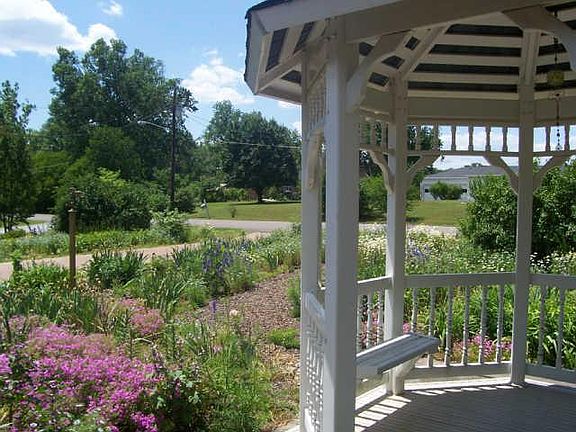 3rd image of 1638 Shady Circle Dr