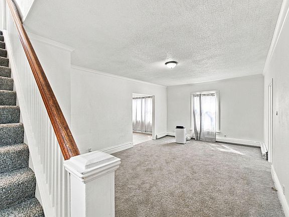 4th image of 609 Moir St