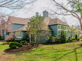 26 Haskell Dr, Bratenahl, OH