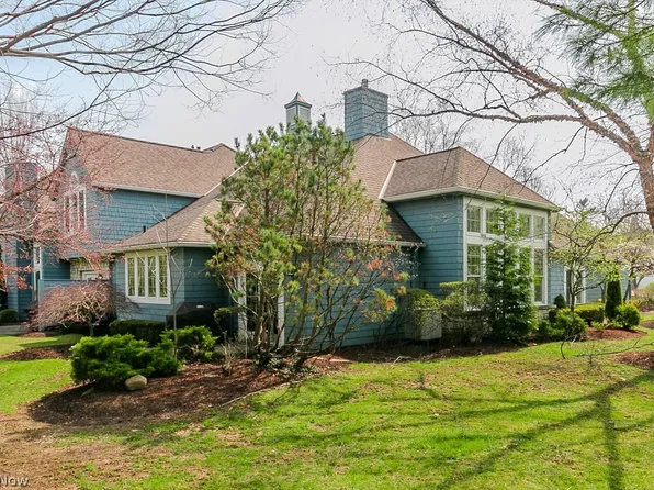 26 Haskell Dr, Bratenahl, OH 44108