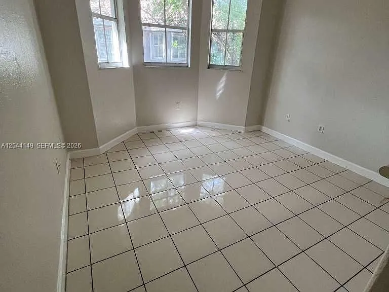 1661 SE 28th St #202 — Photo 1