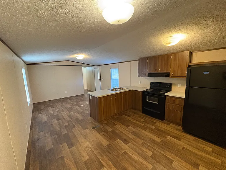 Rose City Estates — Photo 3