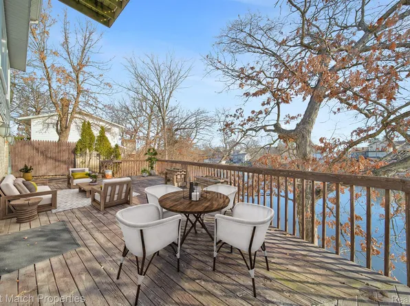 238 Peninsular St, Lake Orion, MI 48362